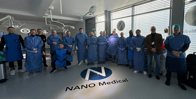 Formación de cirujanos de columna en NANO Medical GmbH